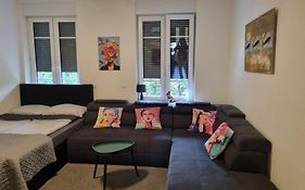 City-Apartment In Krefeld, Kueche, Naehe Duesseldorf Messe